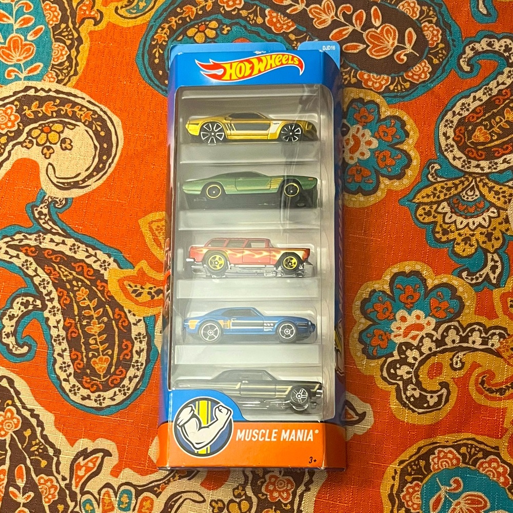 Hot Wheels Muscle Mania Toy Car Set in original packaging